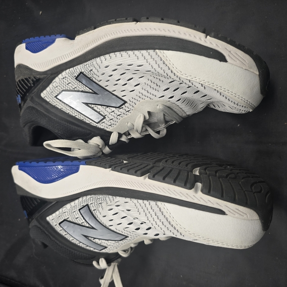 New Balance White and‎ Black Athletic Shoes main image 5